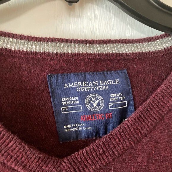 American Eagle Outfitters Maroon V-Neck Sweater - Picture 3 of 3